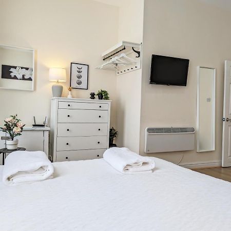 Guest Rooms In Anfiled Near Stadium, Free Parking Liverpool Exterior photo
