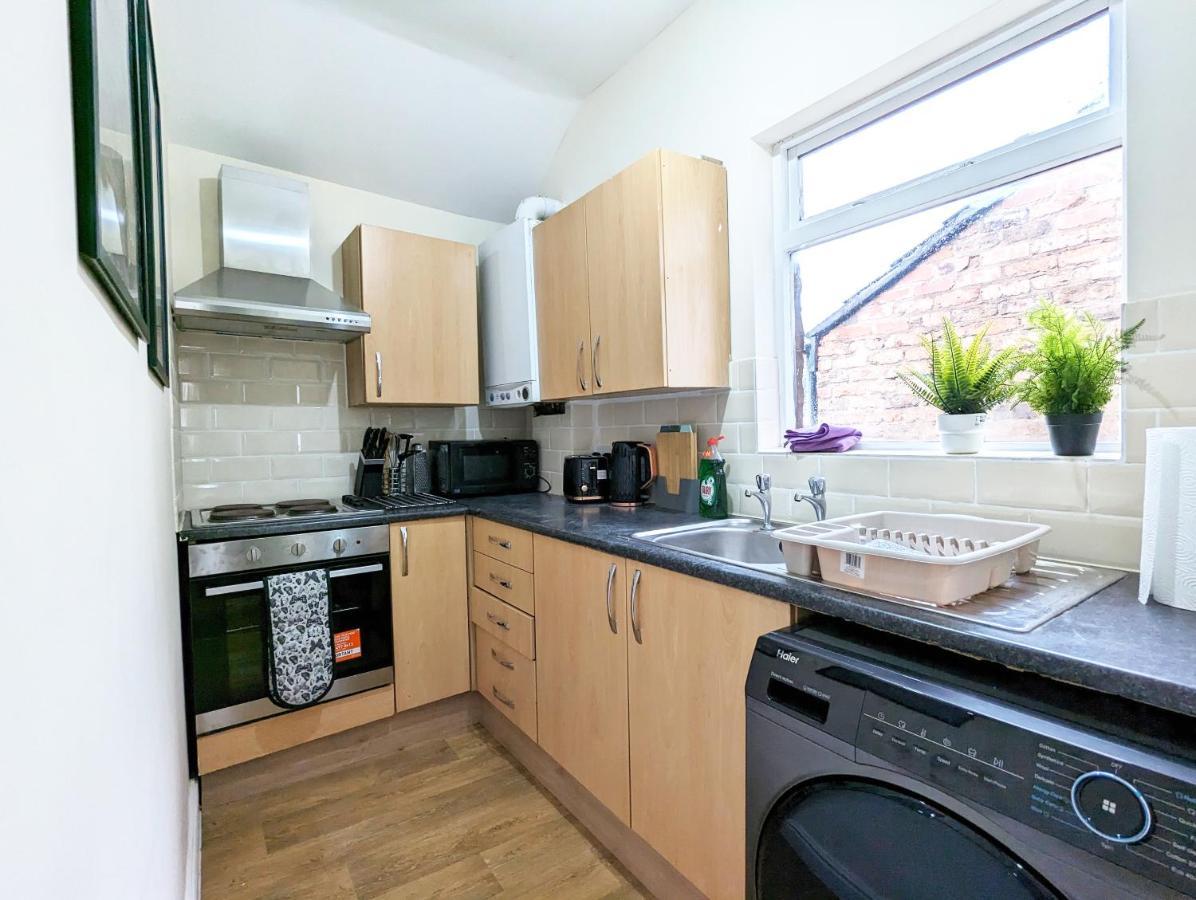 Guest Rooms In Anfiled Near Stadium, Free Parking Liverpool Exterior photo