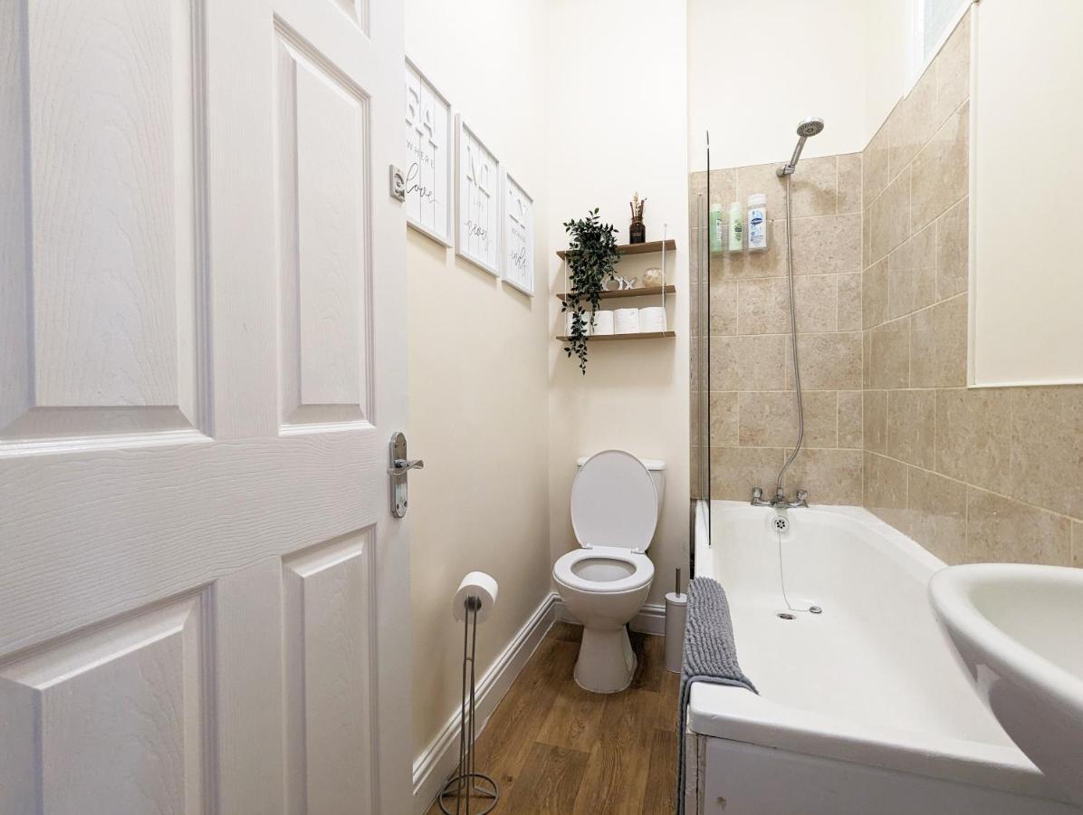 Guest Rooms In Anfiled Near Stadium, Free Parking Liverpool Exterior photo