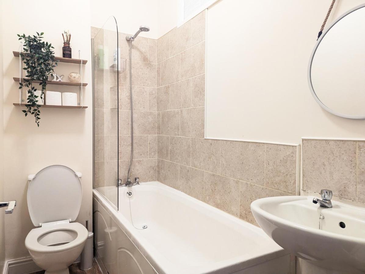 Guest Rooms In Anfiled Near Stadium, Free Parking Liverpool Exterior photo